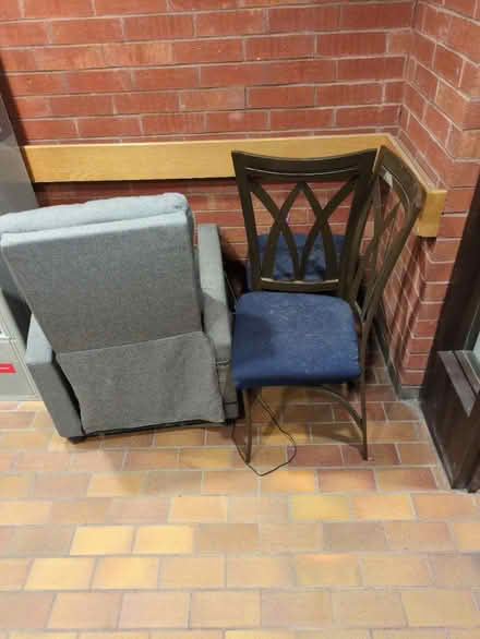 Photo of free 170 booth @ Albert w side ("curb") (170 Booth St Ottawa Ontario) #3