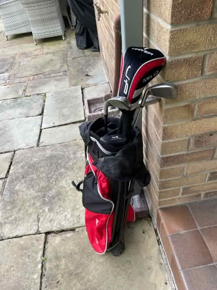 Photo of free Child’s set of golf clubs and bag (SK7 Bramhall) #1