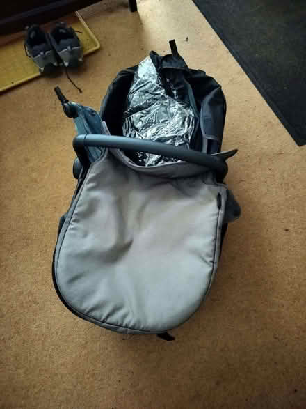Photo of free i candy carrycot (Burleigh GL5) #2
