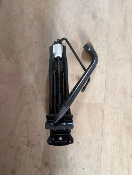 Photo of free Car jack and wheel nut loosener (East Hagbourne OX11) #1
