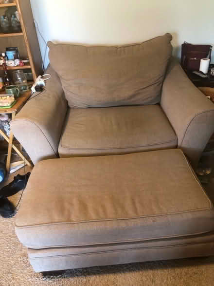 Photo of free Furniture! Pickup (Sammamish/Issaquah) #1