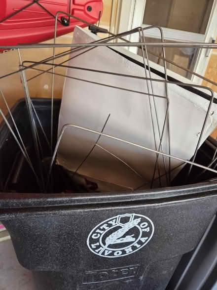 Photo of free Many lawn sign wire stands (NW Livonia) #1