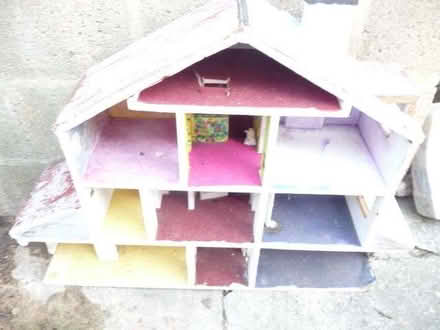 Photo of free dolls house. (Lightpill GL5) #1