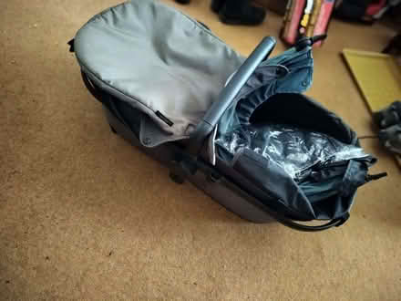 Photo of free i candy carrycot (Burleigh GL5) #3