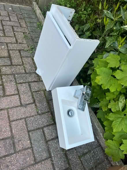 Photo of free Small bathroom sink (Bramley LS13) #1