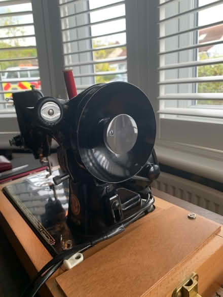 Photo of free Singer vintage sewing machine (Chingford London E4) #4