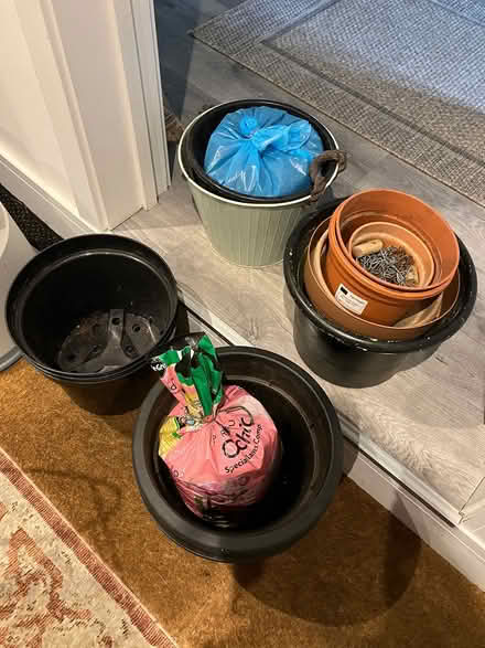 Photo of free Various Size Pots & 2 Baskets (TN28) #1