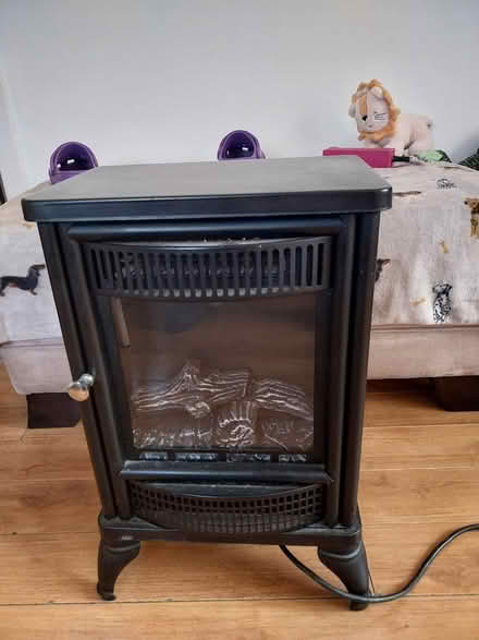 Photo of free Small wood effect electric fire (St helens Merseyside) #1
