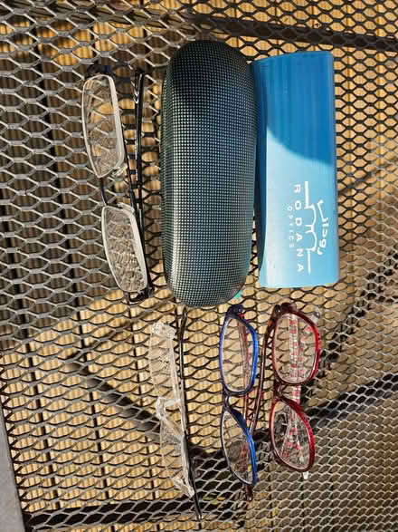 Photo of free Ready readers, +1.50 and +2.00, glasses cases (Kingston KT1) #1