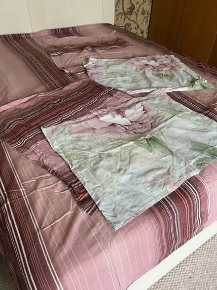 Photo of free Bedding sets (cotton) (Wimbledon,Nelson Health Center) #4