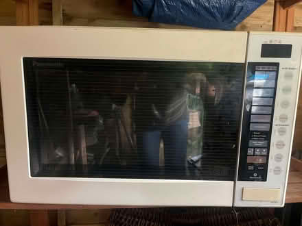 Photo of free Microwave (Henley-on-Thames RG9) #1