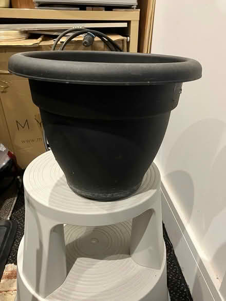Photo of free Various Size Pots & 2 Baskets (TN28) #2