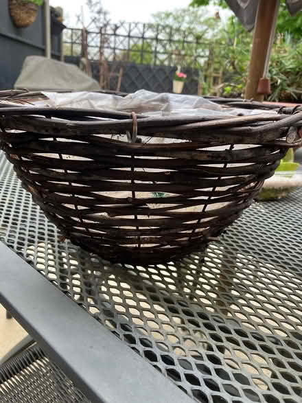 Photo of free Various Size Pots & 2 Baskets (TN28) #4
