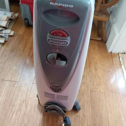 Photo of free DeLongi oil heater (Blackhall EH4) #1