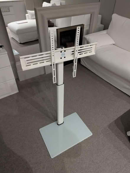 Photo of free FITUEYES White TV Floor Stand (Notting Hill) #1