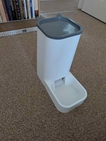 Photo of free Cat feeder automatic (Bn7) #1