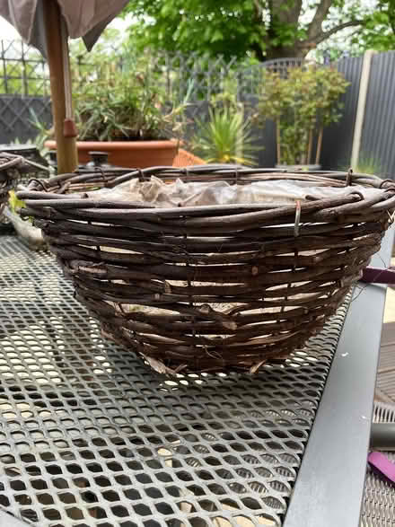 Photo of free Various Size Pots & 2 Baskets (TN28) #3