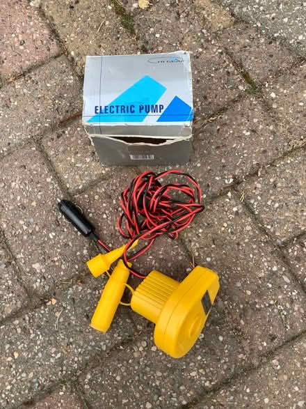 Photo of free Hi Gear Electric Pump (Tansley DE4) #1