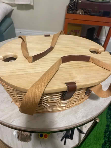 Photo of free Picnic basket (Back Bay/Fenway line) #1