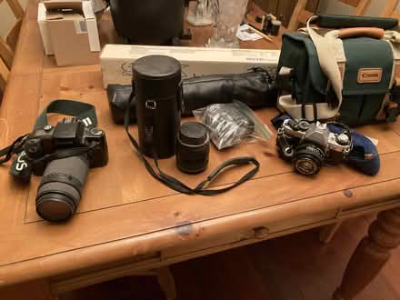 Photo of free Camera's, lenses and tripod (Town and Country) #1