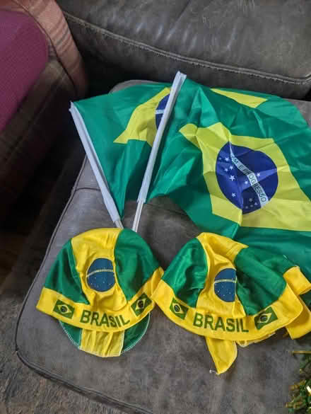 Photo of free Brazilian merch (E4) #3