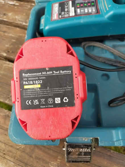 Photo of free Makita drill, battery and charger (Little Wenlock TF6) #3