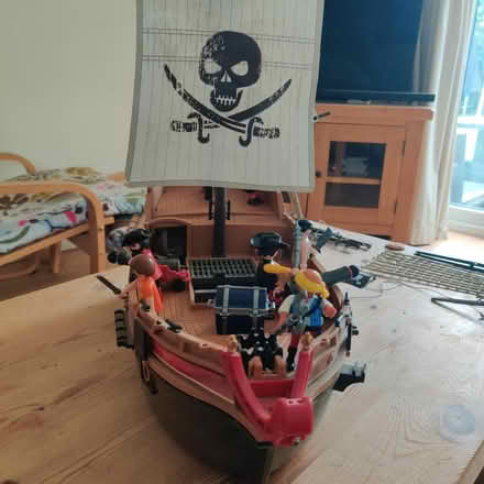 Photo of free Playmobil Pirate Ship + 8 Pirates (Knighton LE2) #3
