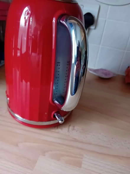 Photo of free Breville electric kettle (Lumb BB4) #3