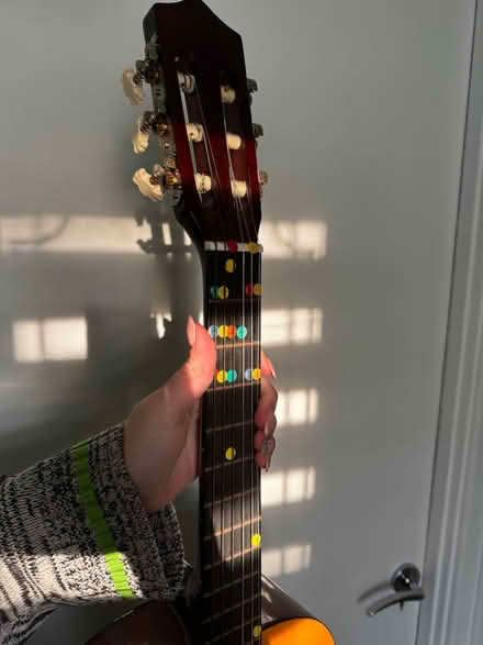 Photo of free junior guitar (se9 3hz) #2