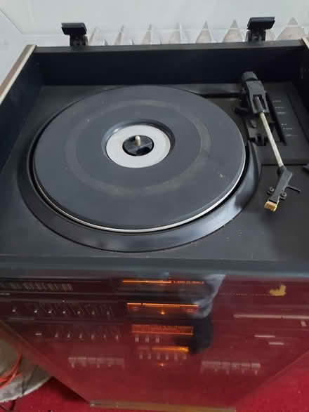 Photo of free Turn table (Newark) #2