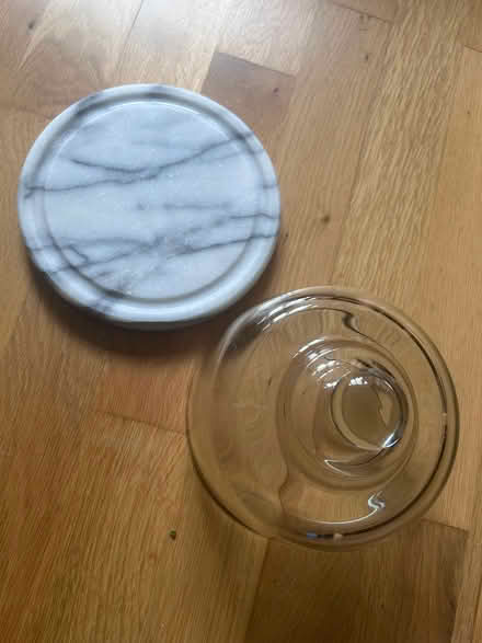 Photo of free Cole & Mason Marble Clear Dome Cheese Board 19cm diameter (Surbiton KT1) #3