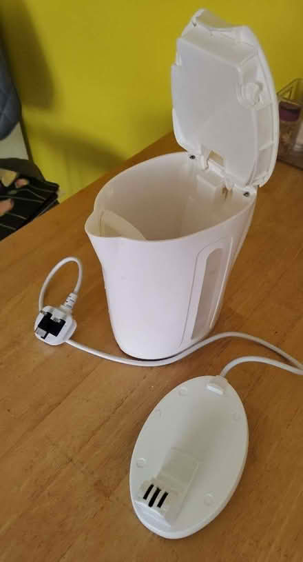 Photo of free Tesco 2 kW electric kettle (Reabrook Estate SY3) #1