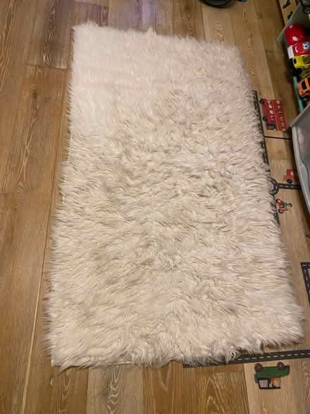 Photo of free White rug (Ox449dj Garsington) #1