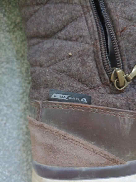 Photo of free Winter Boots Size 6 (BN8) #4
