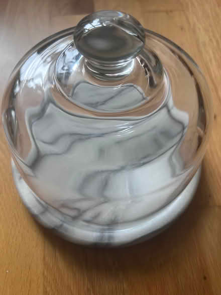 Photo of free Cole & Mason Marble Clear Dome Cheese Board 19cm diameter (Surbiton KT1) #1