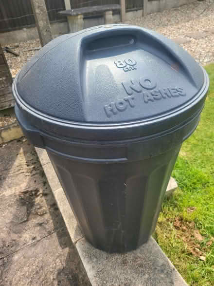 Photo of free Plastic dustbin (Mansfield Ng18) #1