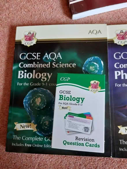 Photo of free GCSE COMBINED AQA science book/card (Worcester Park KT4) #2