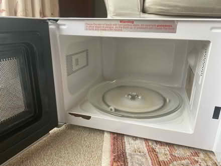 Photo of free 700w white microwave (WR15 Leigh Sinton) #2