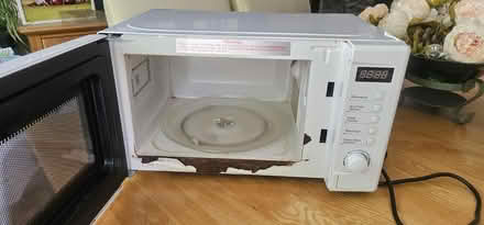 Photo of free Working Microwave (with rust) (Lower Earley RG6) #2
