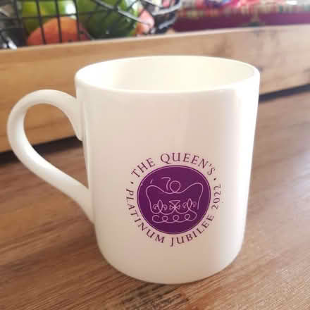 Photo of free QE 2022 jubilee mug (Church RG2) #1