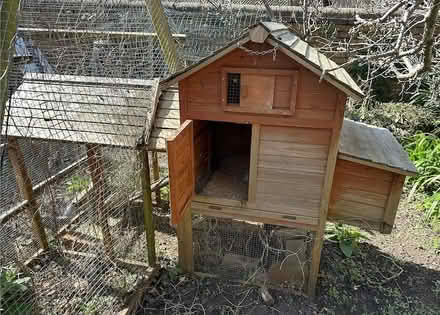 Photo of free Hen house / rabbit hutch /chicken coop (Walton Manor OX2) #1