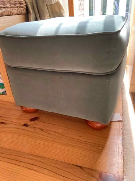 Photo of free Pouffe - BS30 (BS30) #1