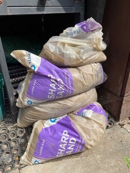 Photo of free 3 bags of sharp sand (Finsbury park) #1