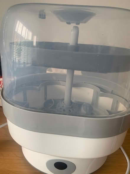 Photo of free bottle steriliser and change mat (M22) #1