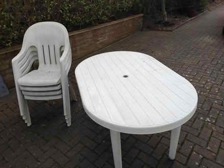 Photo of free Garden table and chairs (Pollok Park G41) #1