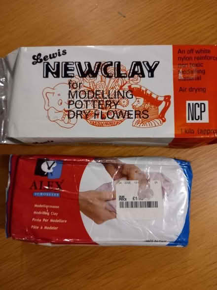 Photo of free Modelling Clay Pottery/Dry Flowers (Panshanger AL7) #1