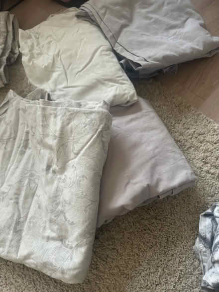 Photo of free 4 kingsize fitted sheets (Harrow Wealdstone) #1