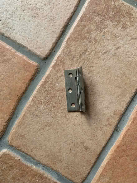 Photo of free Hinge (Crowthorne RG45) #1