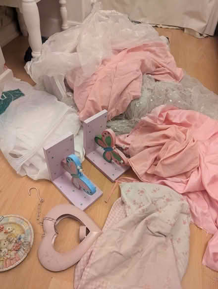 Photo of free Girly Bedroom Bits And fabric (DA2) #1