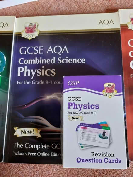 Photo of free GCSE COMBINED AQA science book/card (Worcester Park KT4) #3